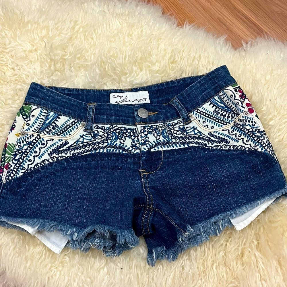 Vintage Havana Paisley / Floral Embroidered Frayed Denim Shorts 25
